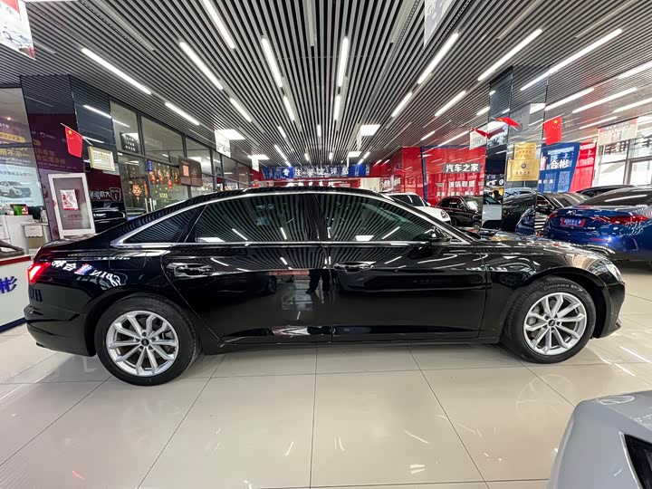 Фото 4 - Audi A6L