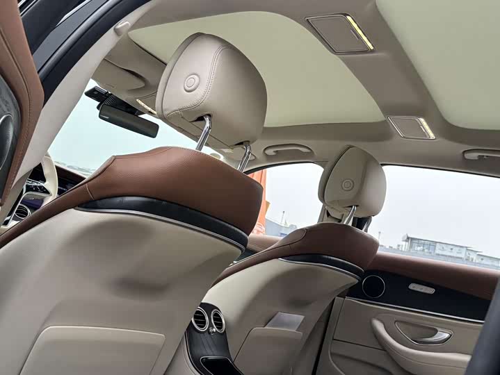 Фото 3 - Mercedes-Benz E-Class