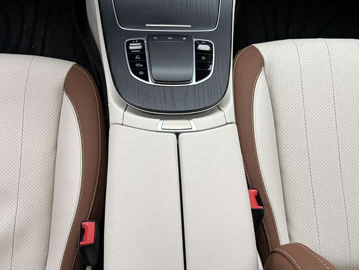 Фото 5 - Mercedes-Benz E-Class