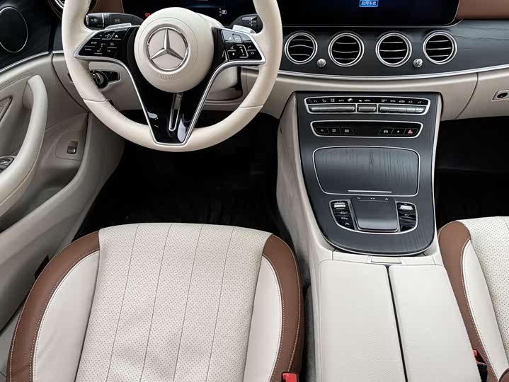Фото 6 - Mercedes-Benz E-Class