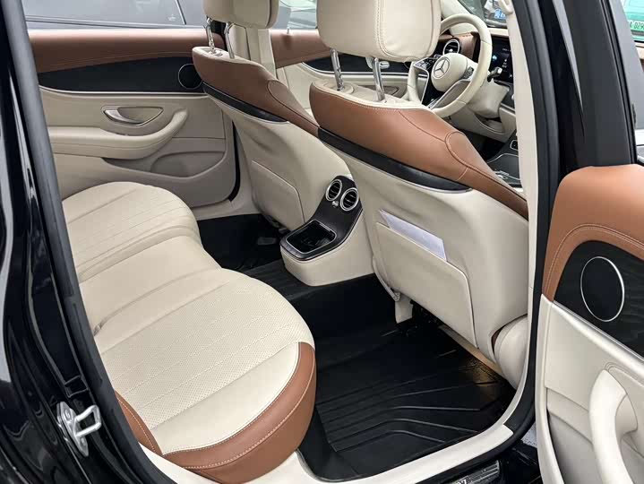 Фото 8 - Mercedes-Benz E-Class