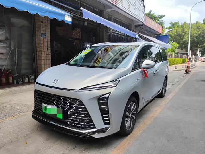 Photo 1 - Buick GL8 Hybrid