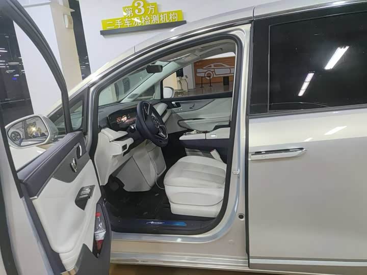 Photo 7 - Buick GL8 Hybrid