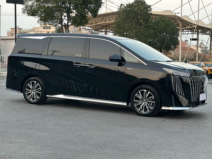 Фото 3 - GAC Trumpchi M8