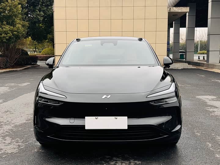 Photo 2 - Nio Onvo L60