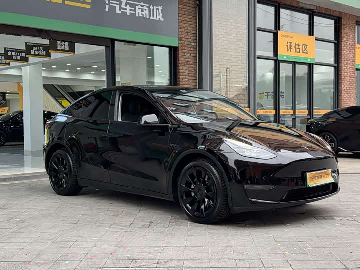 Фото 3 - Tesla Model Y