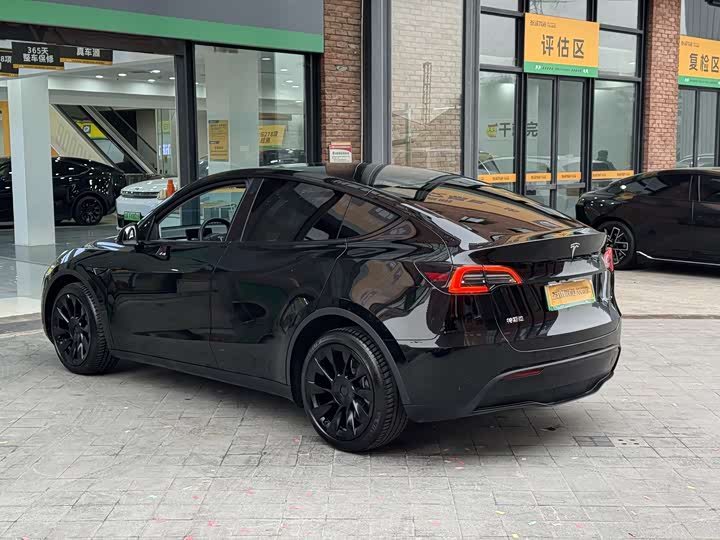 Фото 6 - Tesla Model Y