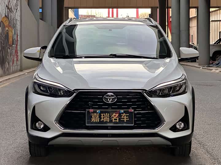 Фото 2 - Toyota Yaris L Hatchback