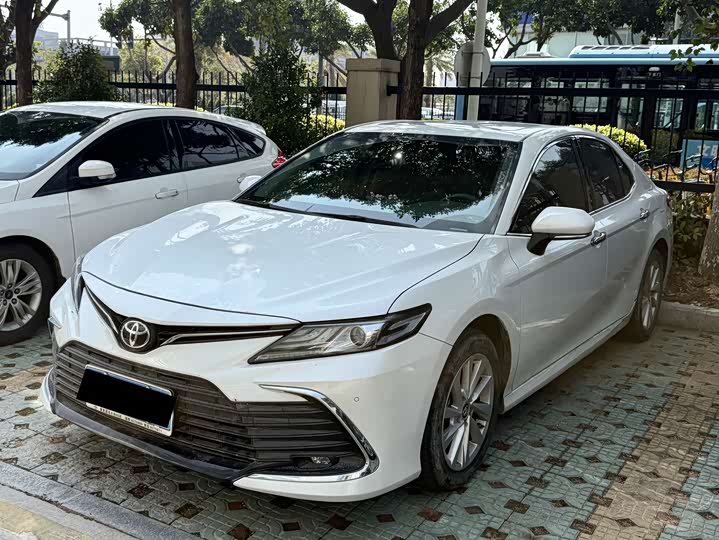 Фото 1 - Toyota Camry