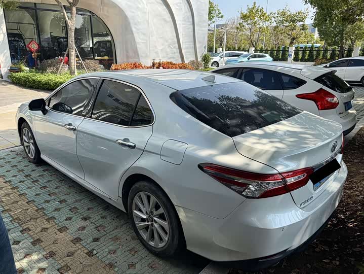 Фото 4 - Toyota Camry