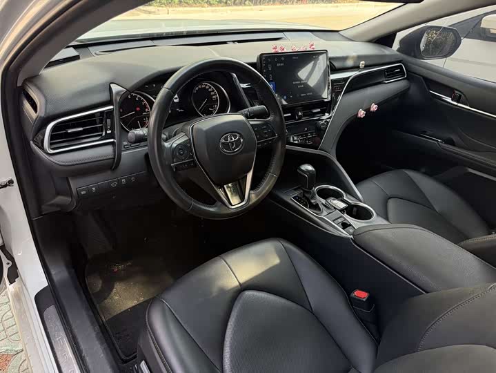 Фото 5 - Toyota Camry