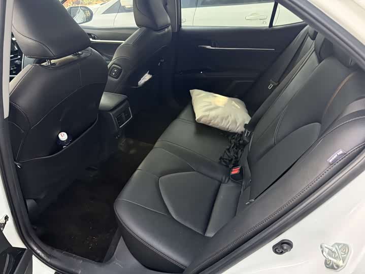 Фото 6 - Toyota Camry