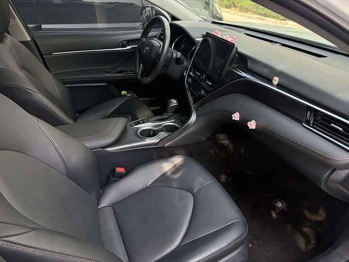 Фото 7 - Toyota Camry