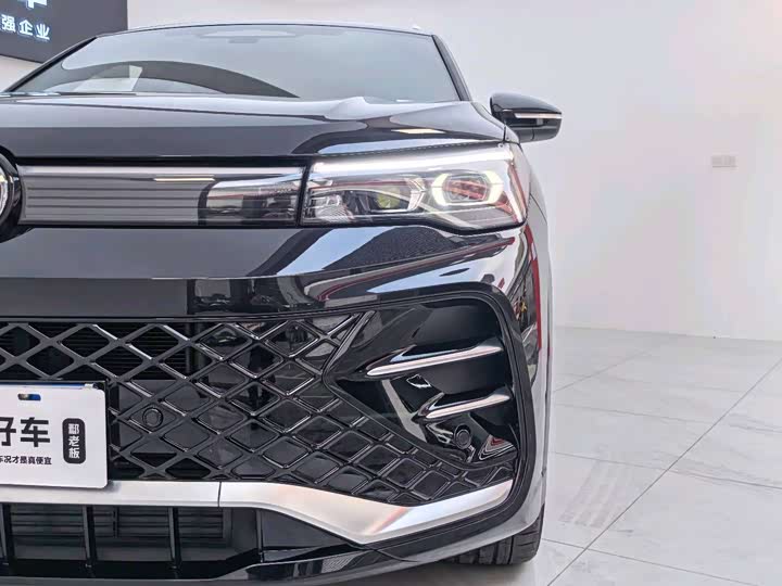 Фото 5 - Volkswagen Tiguan L Pro