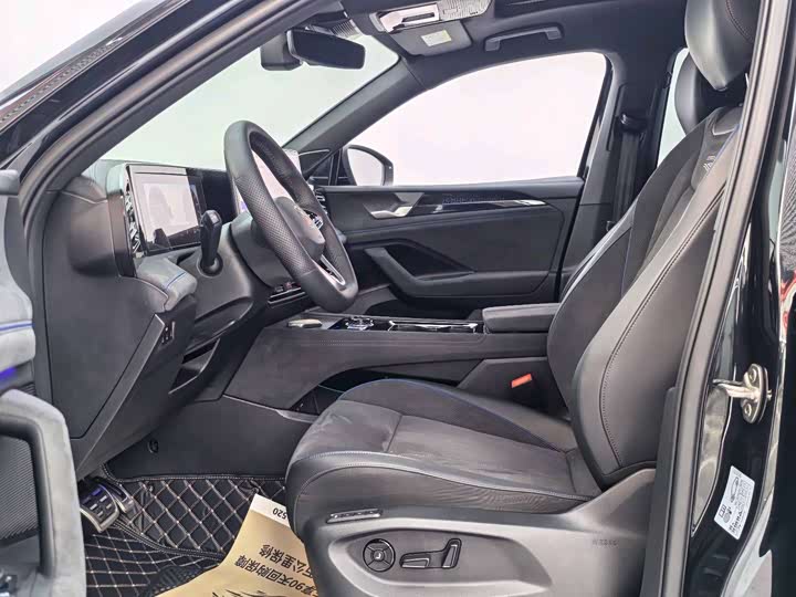 Фото 8 - Volkswagen Tiguan L Pro