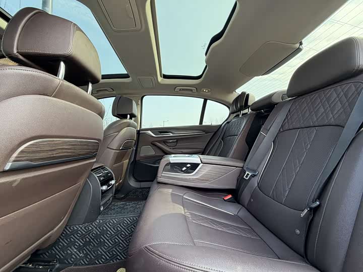 Фото 6 - BMW 5 Series