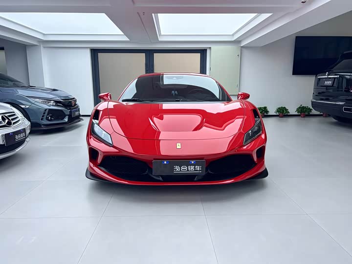 Фото 2 - Ferrari F8