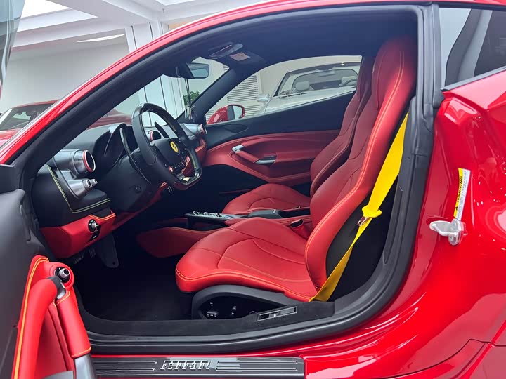 Фото 4 - Ferrari F8