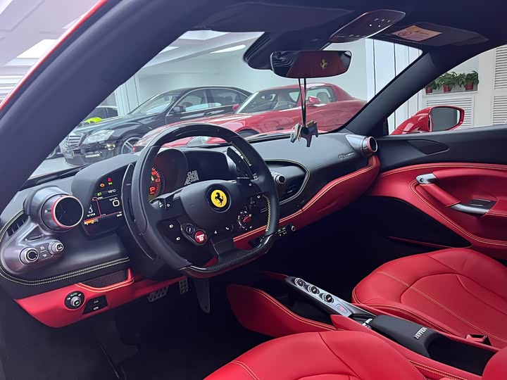 Фото 6 - Ferrari F8