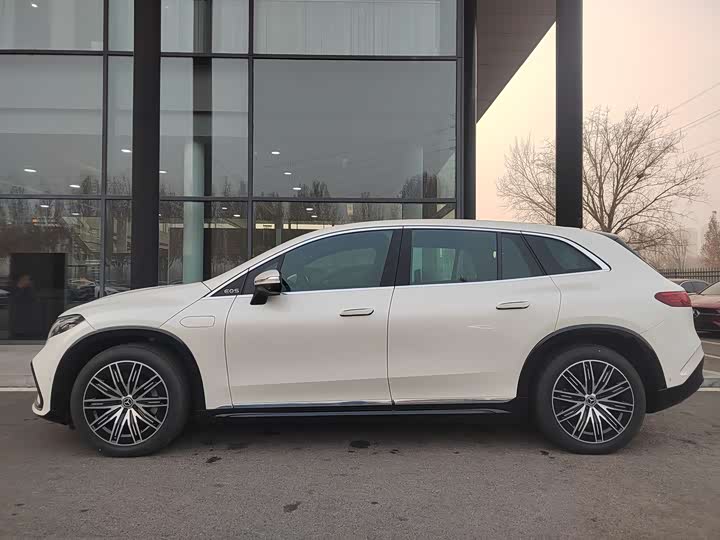 Фото 3 - Mercedes-Benz EQS SUV