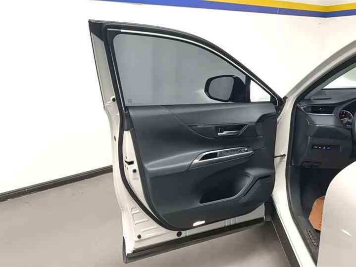 Photo 7 - Toyota Harrier