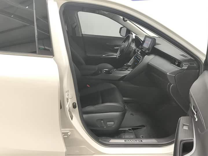 Photo 8 - Toyota Harrier