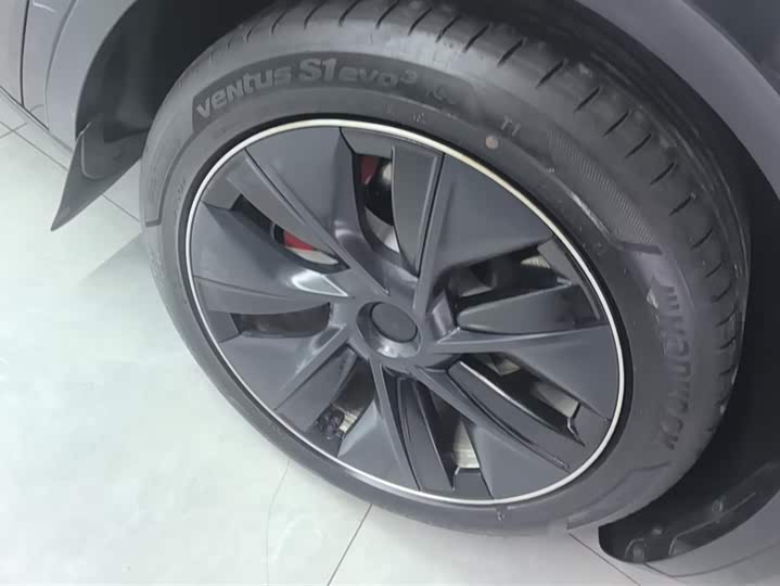 Фото 6 - Tesla Model Y