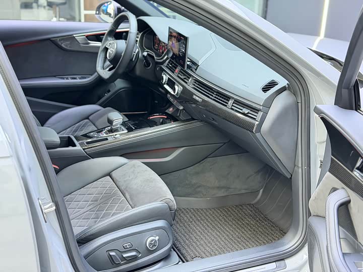 Фото 6 - Audi RS 4