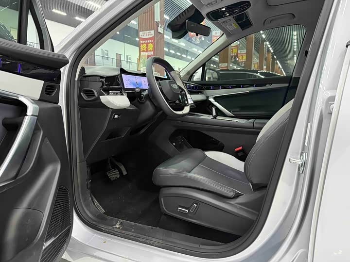 Фото 7 - Geely Atlas L