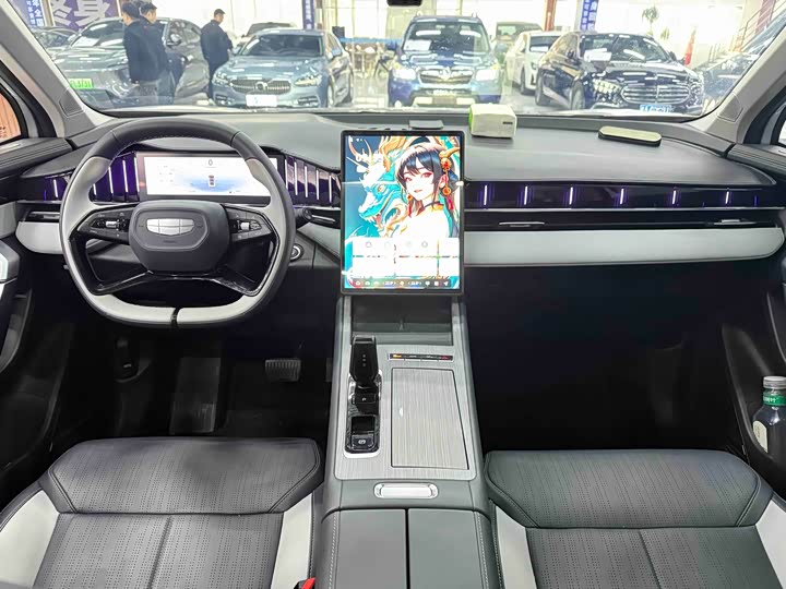 Фото 9 - Geely Atlas L