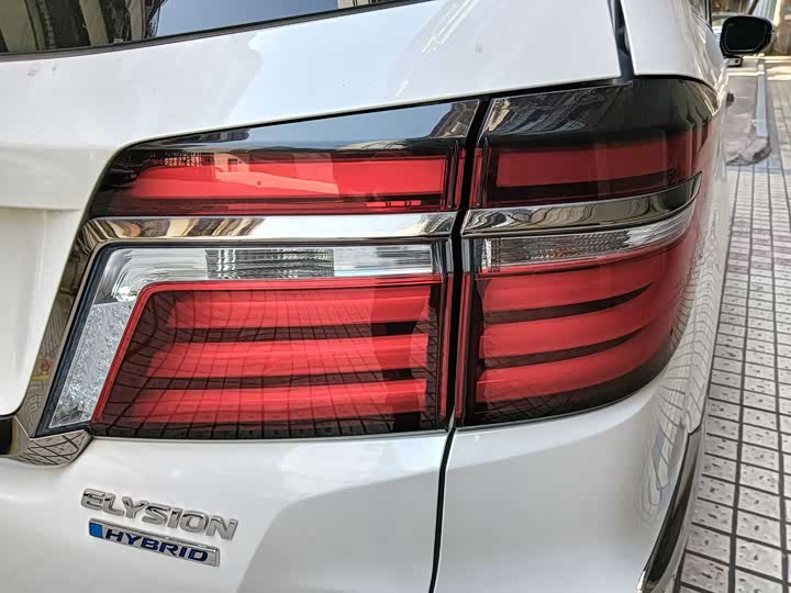 Фото 9 - Honda Elysion