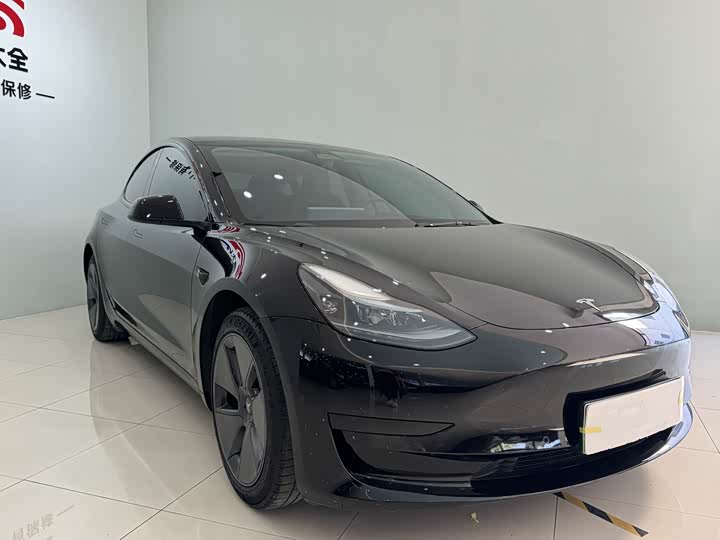 Фото 3 - Tesla Model 3