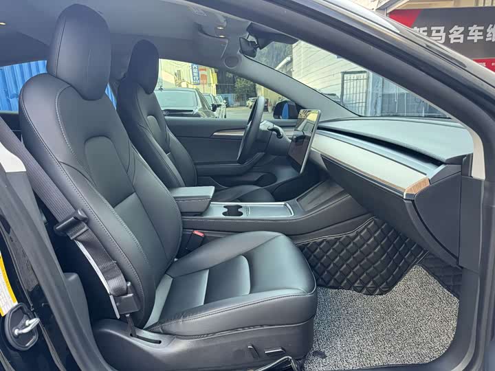 Фото 8 - Tesla Model 3