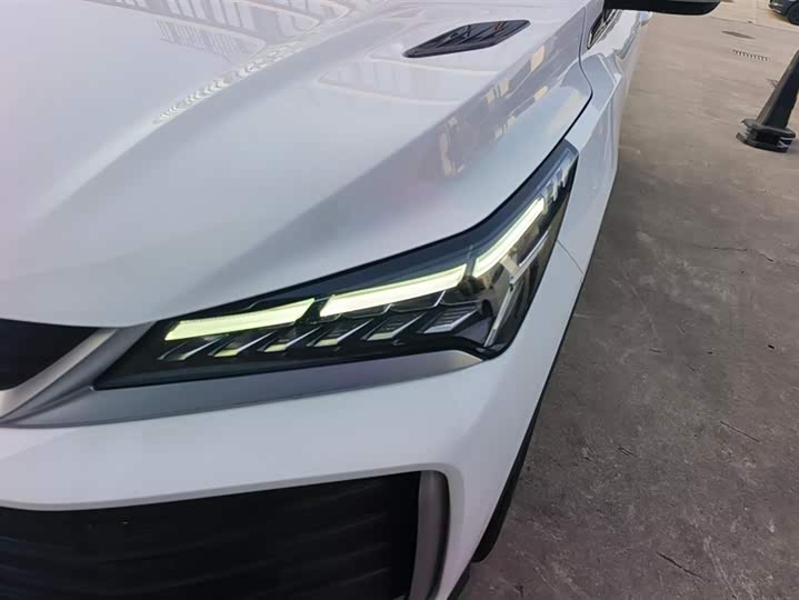 Фото 5 - Geely Coolray