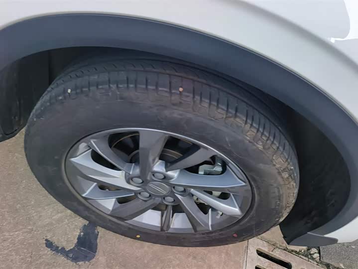 Фото 6 - Geely Coolray