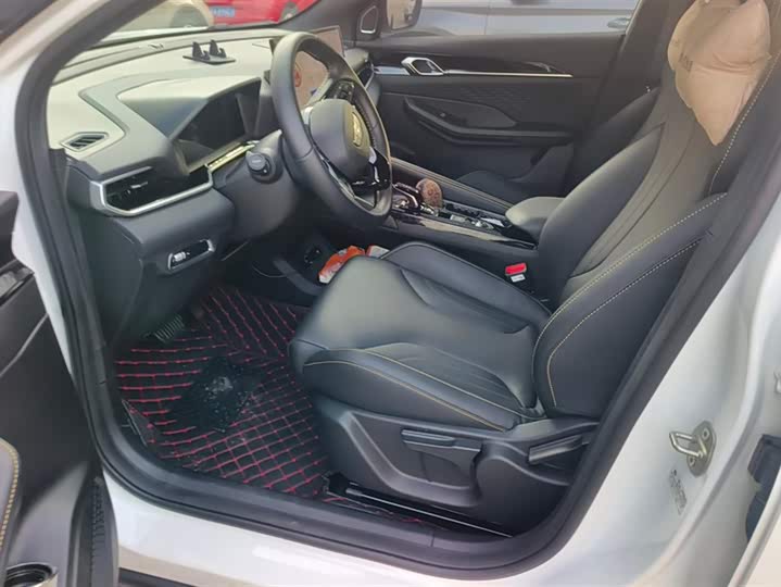 Фото 9 - Geely Coolray