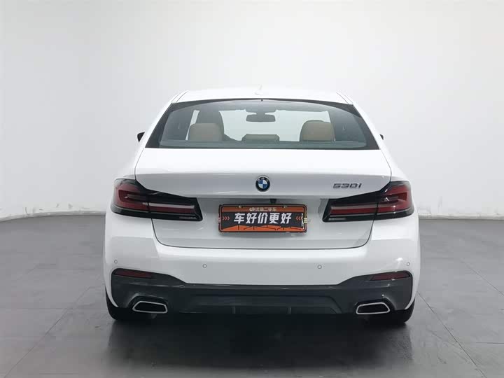 Photo 4 - BMW 5 Series