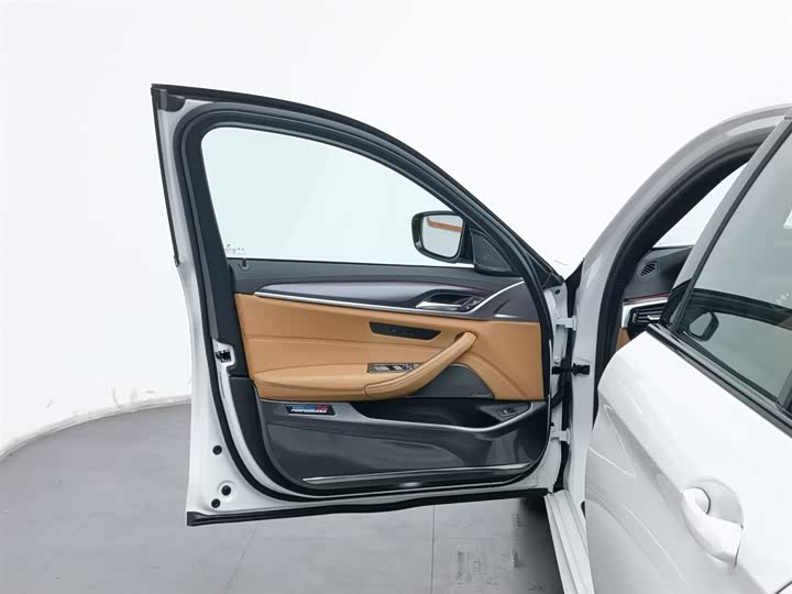 Photo 8 - BMW 5 Series