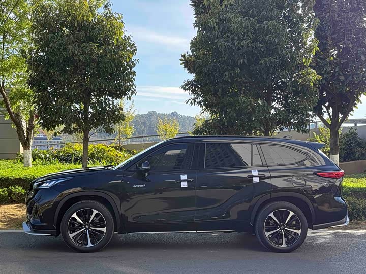 Фото 3 - Toyota Crown Kluger