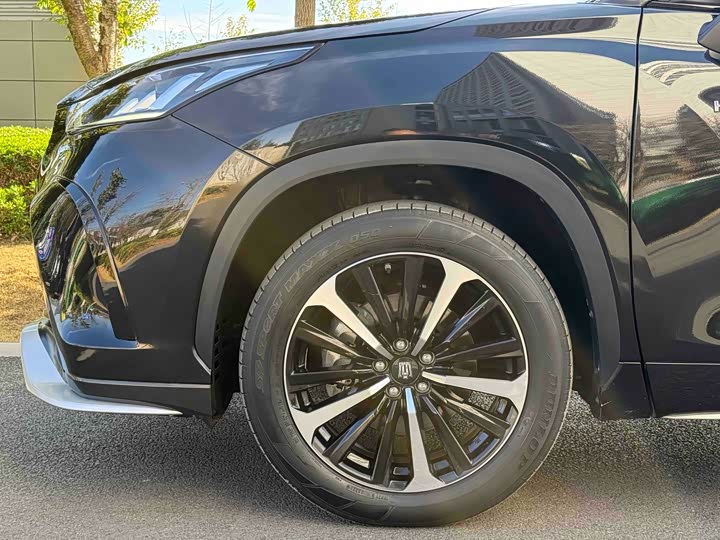 Фото 8 - Toyota Crown Kluger