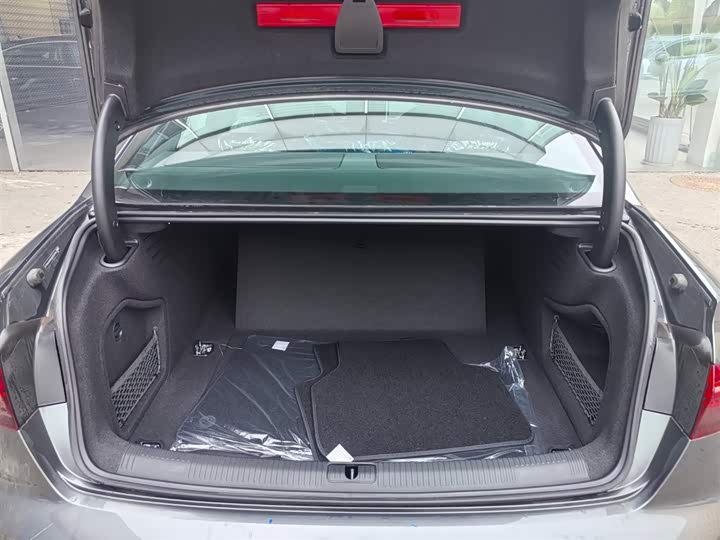 Фото 6 - Audi A4L