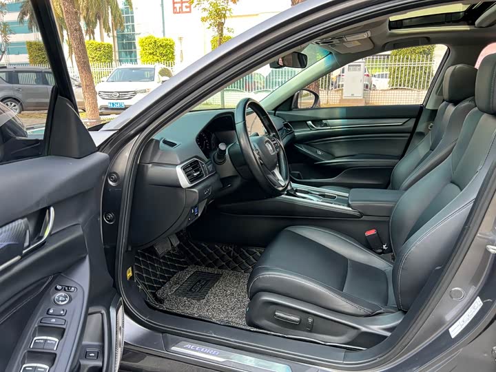 Фото 4 - Honda Accord