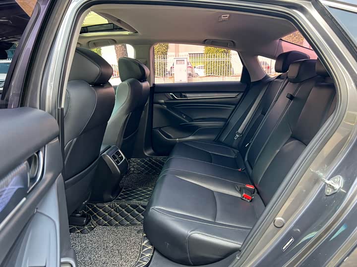 Фото 6 - Honda Accord