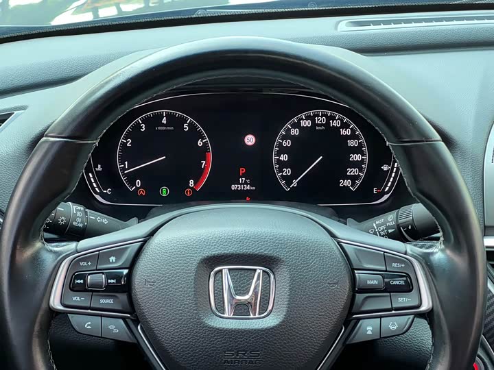 Фото 8 - Honda Accord