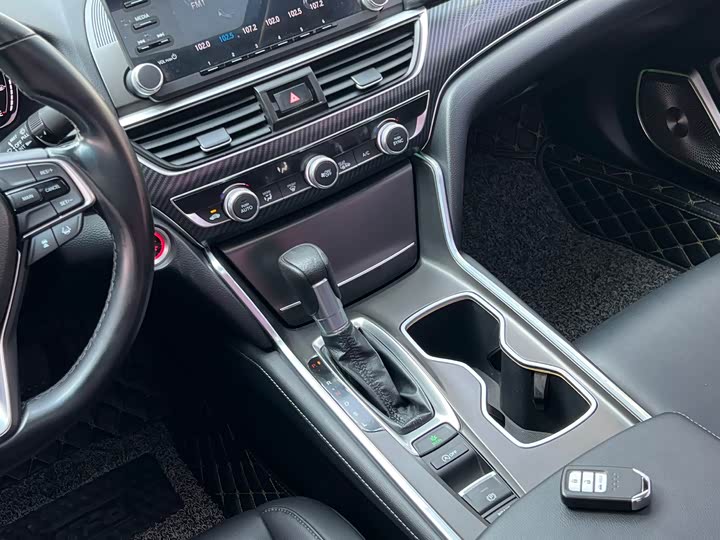 Фото 9 - Honda Accord