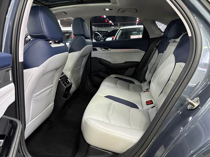 Photo 7 - Geely Preface