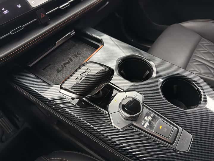 Фото 8 - Changan UNI-V