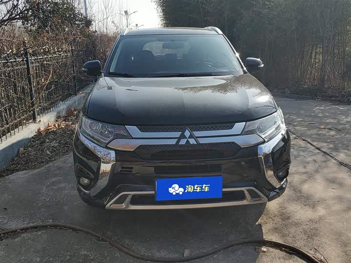Фото 2 - Mitsubishi Outlander