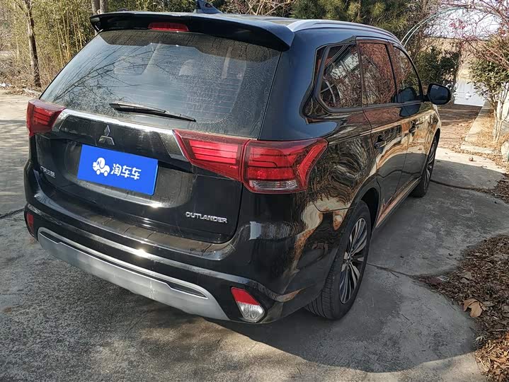 Фото 3 - Mitsubishi Outlander