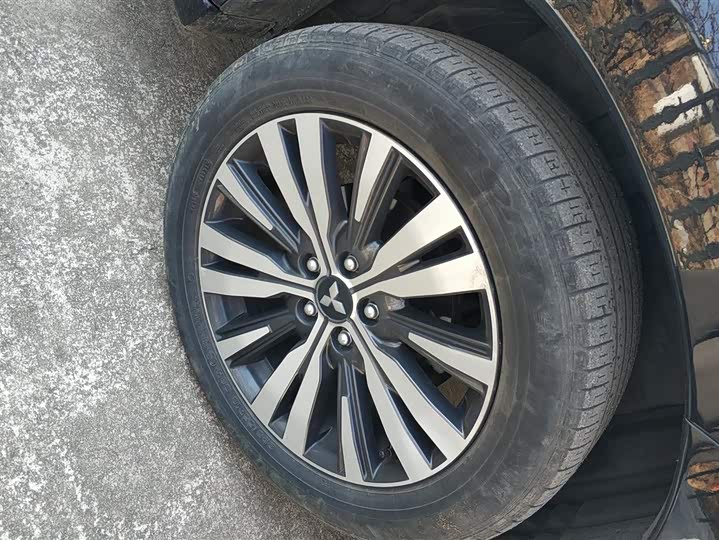 Фото 6 - Mitsubishi Outlander